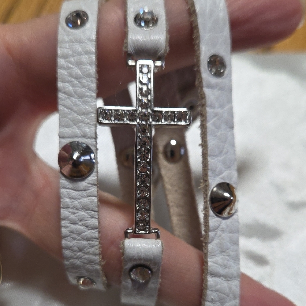 Park Lane Silver and Cream Cross Bracelet